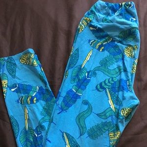 Lularoe leggings. Feathers one size